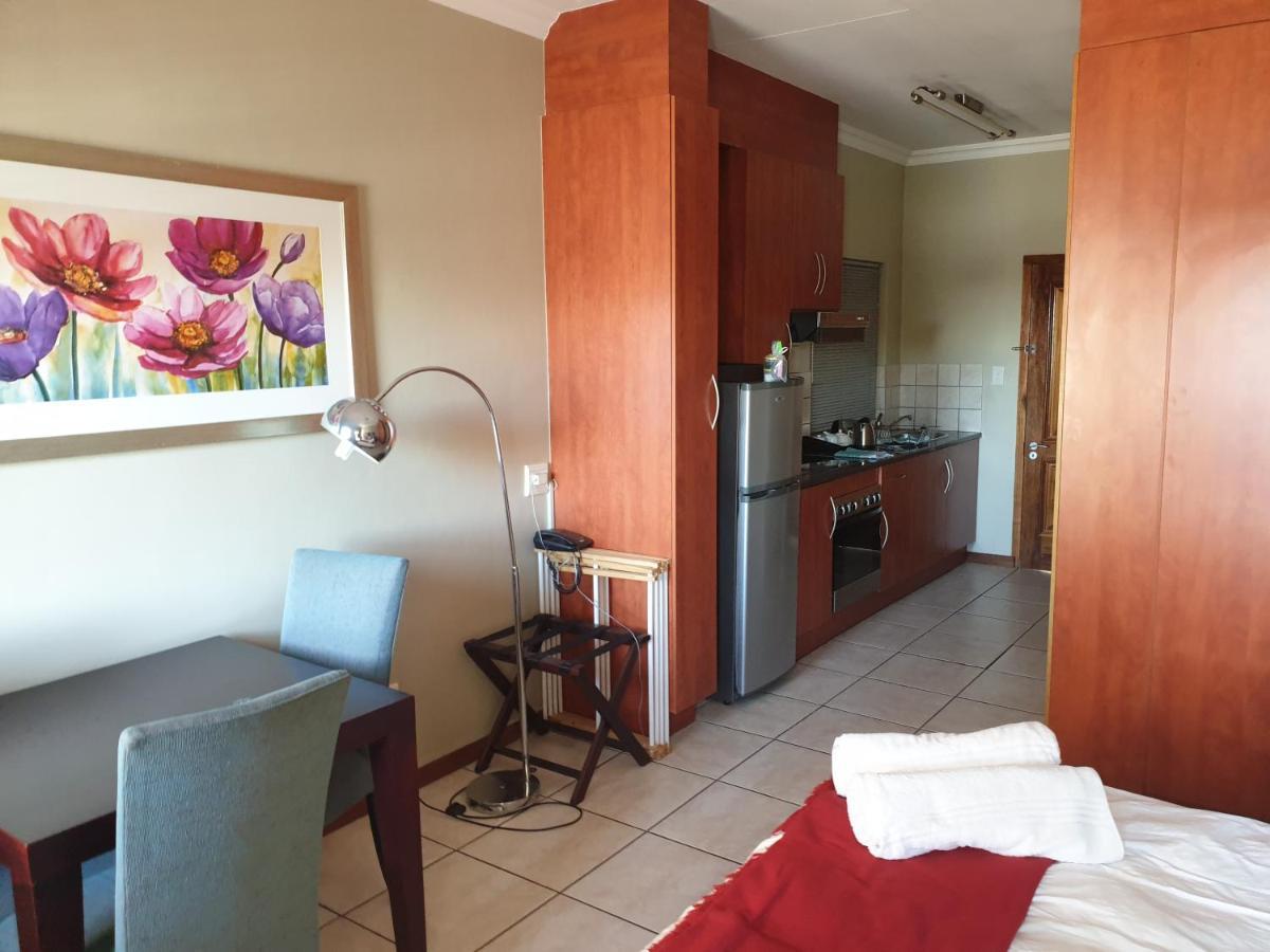 Grosvenor Apartments Pretoria-Noord Exteriör bild